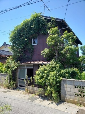 室内大幅なリフォームが必要です。
古家付土地
未登記部分（２階部分）があります。
