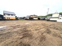 ●車の通りも少ない閑静な住宅地でのびのび子育て
●松江小学校まで徒歩1300ｍ、河西中学校まで900ｍ
●閑静な住宅地で小さなお子様がいるご家族にも