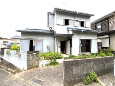 ●閑静な住宅街の角地です。
●阪南市立舞小学校まで190ｍ、貝掛中学校まで1900ｍ。
●駐車場付きで車通勤の方にも便利です。