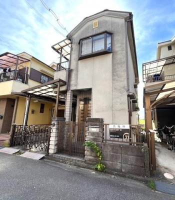 ●駐車場付なので、車でのお出かけが多い方にお勧めです。
●閑静な住宅地でのびのび子育て。
●幹線道路より少し入った場所で通勤に便利です。