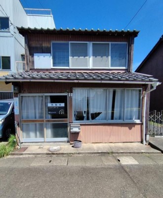 ●南向きの為日当たり良好
●建築条件無し土地
●リノベーション物件にもおススメ
●気比の松原近くです
●住所：敦賀市川崎町4-8
