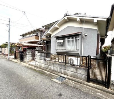 ●閑静な住宅街で子育てに最適です。
●駐車場付なので、車でのお出かけが多い方にお勧めです。
●建て替え用地としても最適です。