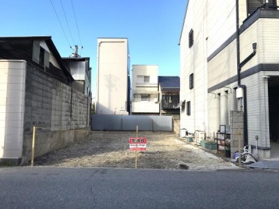 京都市伏見区・南区・東山区・下京区・右京区を中心とする不動産売買のセンチュリー21ハウスマーケット｜スタッフのオススメ物件や、オープンハウス・現地説明会など最新情報をお届け ●アパート・住宅用地としておススメ
●４駅利用可能
●広々約60.9坪
●確定測量済