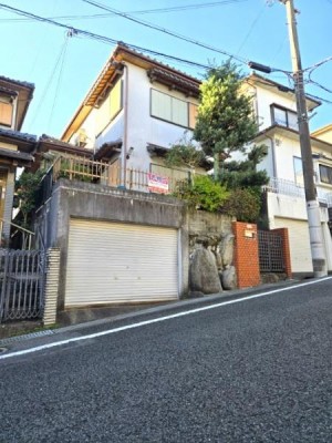 京都市伏見区・南区・東山区・下京区・右京区を中心とする不動産売買のセンチュリー21ハウスマーケット｜スタッフのオススメ物件や、オープンハウス・現地説明会など最新情報をお届け ●閑静な住宅地です
●実住居、住宅用地としておススメ