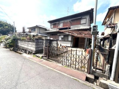 ●閑静な住宅街でお子様も安心です。
●前面道路6ｍ以上、前面高低差なし
●大和朝倉駅まで徒歩16分