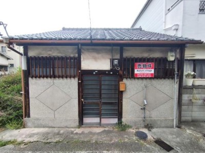 ●リフォーム物件にもおススメ
●南東向きの為日当たり良好
●住所：岸和田市春木宮川町6-27
●上下水、都市ガス

