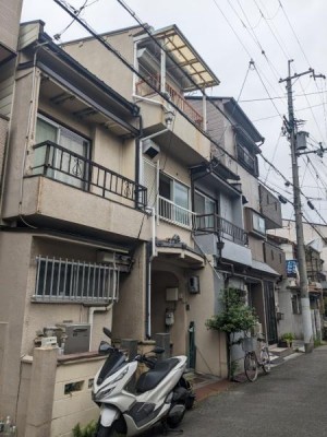 平成築♪小型車駐車可♪天井収納付♪
