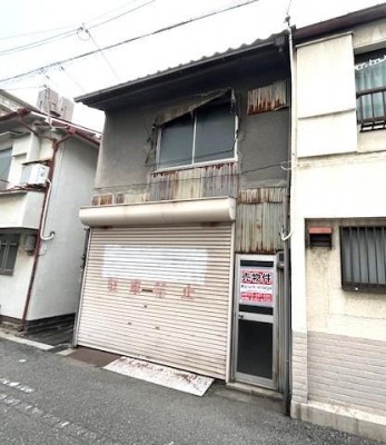 ●ＪＲ野江駅まで徒歩1分と便利な立地
●倉庫、店舗等にも使用可
