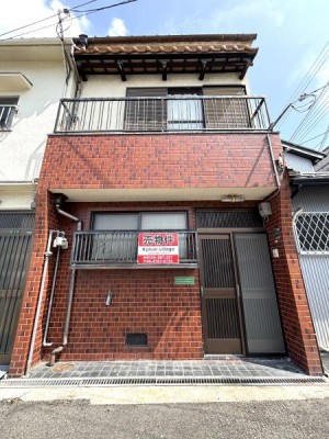 京都市伏見区・南区・東山区・下京区・右京区を中心とする不動産売買のセンチュリー21ハウスマーケット｜スタッフのオススメ物件や、オープンハウス・現地説明会など最新情報をお届け ●収益、民泊目的におススメです。
●最寄りのコンビニまで徒歩約1分
●コリアタウンまで徒歩約7分