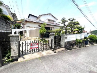 ●閑静な住宅街でお子様にも安心
●南東向きの為日当たり良好
●前道道路約5.8ｍ



