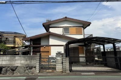●建築条件無し土地
●西側道路、東側池の為日当たり良好
●住所：堺市美原区青南台1丁目2-14


