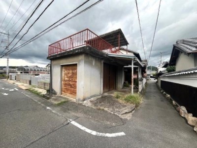 〇閑静な住宅街
〇趣味に使える2階建の倉庫付
