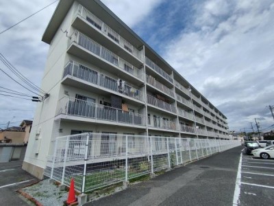 京都市伏見区・南区・東山区・下京区・右京区を中心とする不動産売買のセンチュリー21ハウスマーケット｜スタッフのオススメ物件や、オープンハウス・現地説明会など最新情報をお届け ●リフォーム物件にもおススメ
●最上階5階の為眺望良好
●南東向きバルコニーの為日当たり良好
●各戸専用の倉庫あり
●住所：和泉市阪本町376-128－508号室

