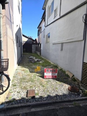 京都市伏見区・南区・東山区・下京区・右京区を中心とする不動産売買のセンチュリー21ハウスマーケット｜スタッフのオススメ物件や、オープンハウス・現地説明会など最新情報をお届け ●建築条件無し土地、お好きなハウスメーカーで建築可能
●即引渡し可能
●上下水、都市ガス引込有り
●住所：北区紫野上柏野町54-13
