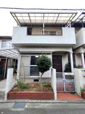 京都市伏見区・南区・東山区・下京区・右京区を中心とする不動産売買のセンチュリー21ハウスマーケット｜スタッフのオススメ物件や、オープンハウス・現地説明会など最新情報をお届け ●室内綺麗にお使いです
●駐車スペース1台あり
●即入居可能
●住所：岸和田市松風町27-18


