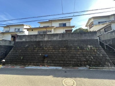 京都市伏見区・南区・東山区・下京区・右京区を中心とする不動産売買のセンチュリー21ハウスマーケット｜スタッフのオススメ物件や、オープンハウス・現地説明会など最新情報をお届け ●4DK●土地194.92平方メートル(約59坪)●舞小学校まで徒歩約2分●阪南市舞4丁目7-30