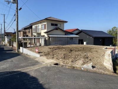 ●兵庫県洲本市千草庚133-11●閑静な住宅街です。●周辺に公園あり。●お気軽にお問い合わせください