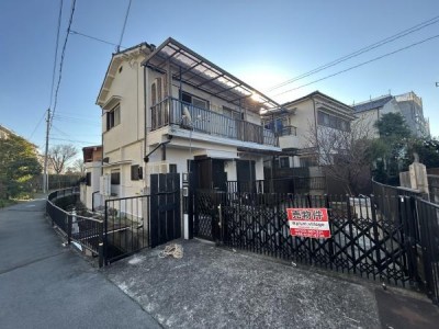 京都市伏見区・南区・東山区・下京区・右京区を中心とする不動産売買のセンチュリー21ハウスマーケット｜スタッフのオススメ物件や、オープンハウス・現地説明会など最新情報をお届け ●阪急総持寺駅徒歩約7分●リフォーム歴有り(平成28年:フローリング張替、天井・壁クロス張替、キッチン・洗面台入替え、窓、玄関ドア交換　令和6年：トイレ入替え)