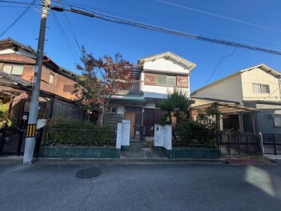 京都市伏見区・南区・東山区・下京区・右京区を中心とする不動産売買のセンチュリー21ハウスマーケット｜スタッフのオススメ物件や、オープンハウス・現地説明会など最新情報をお届け ●建築条件無し土地●整形地(約38.8坪)●閑静な住宅街●ファミリーにおすすめ●都市ガス、本下水●高槻駅までバス5分(バス停留所まで徒歩10分)
