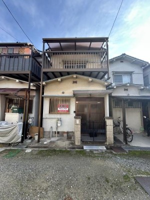 京都市伏見区・南区・東山区・下京区・右京区を中心とする不動産売買のセンチュリー21ハウスマーケット｜スタッフのオススメ物件や、オープンハウス・現地説明会など最新情報をお届け ●4DK●都市ガス、本下水●近鉄大阪線安堂駅、徒歩約8分●収益物件にもオススメ●近隣月極駐車場空き有(月額9000円)2025年12月現在
