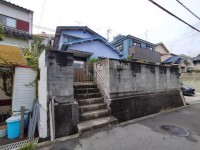 ●リフォーム物件にもおススメ
●二法道路の為日当たり良好
●住所：富田林市桜ケ丘町7-12
●建築条件無し
●記載の床面積は増築部分含む（※登記上は平屋）
