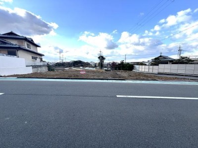 京都市伏見区・南区・東山区・下京区・右京区を中心とする不動産売買のセンチュリー21ハウスマーケット｜スタッフのオススメ物件や、オープンハウス・現地説明会など最新情報をお届け ●最寄り駅から徒歩約３分
●閑静な住宅街のお土地です
●約161坪の広々とした角地【A号地】
●建築条件無し土地