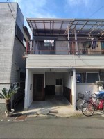 ●南東向きの為日当たり良好
●令和7年9月リフォーム済み（未入居）
●住所：高石市千代田6丁目4-4
●軽自動車駐車可能

