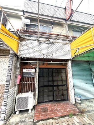 ●1階店舗、2階居宅
●近鉄・JR八尾駅まで徒歩約12分