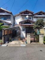 ●リフォーム物件にもおススメ
●南向きの為日当たり良好
●軽自動車駐車スペース１台分あり
●住所：東板持町3丁目2-8