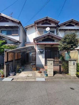 ●リフォーム物件にもおススメ
●南向きの為日当たり良好
●軽自動車駐車スペース1台分あり
●住所:東板持町3丁目2-8