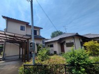 ●リフォーム物件や2世帯住宅にもおススメ
●土地広々日当たり良好
●住所：天理市柳本町1174-1
●敷地内に二つ家屋がございます（家屋同士は繋がっておりません）





