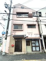 ●前面道路広く角地の為、採光良好
●1階店舗有り（飲食可）
●屋根裏収納有り